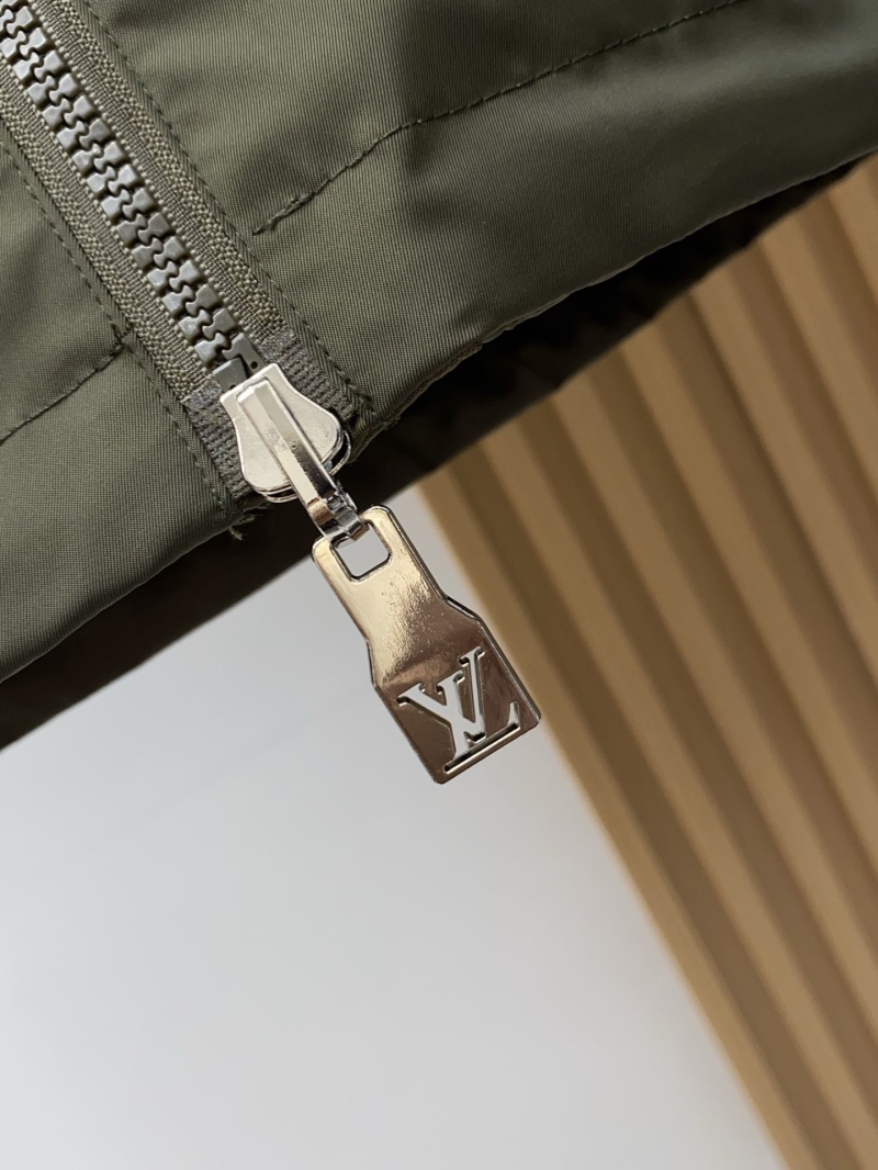 l0vis Vvtt0n outwear